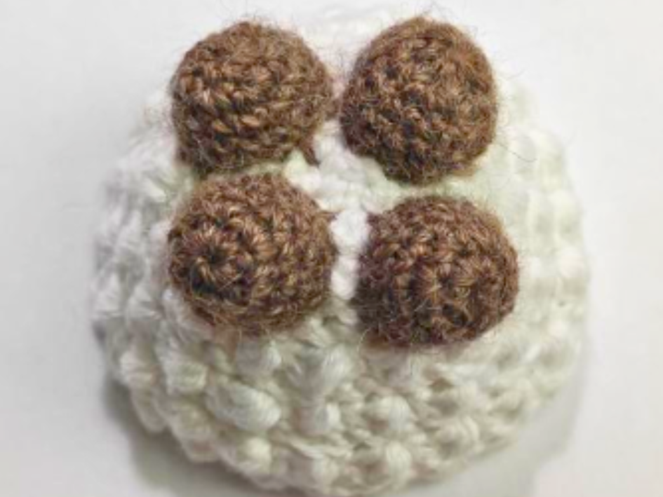 Blog-Inhaltsbild für 'Kostenlose Häkelanleitung Eierbecher Schäfchen für Ostern'