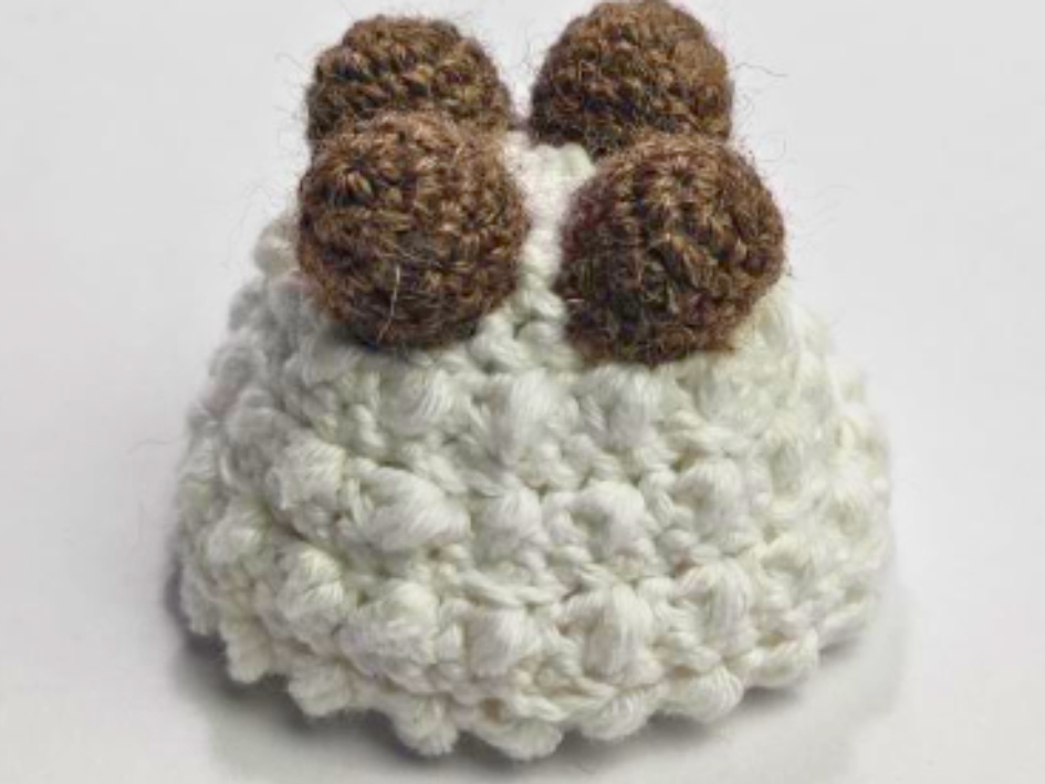 Blog-Inhaltsbild für 'Kostenlose Häkelanleitung Eierbecher Schäfchen für Ostern'