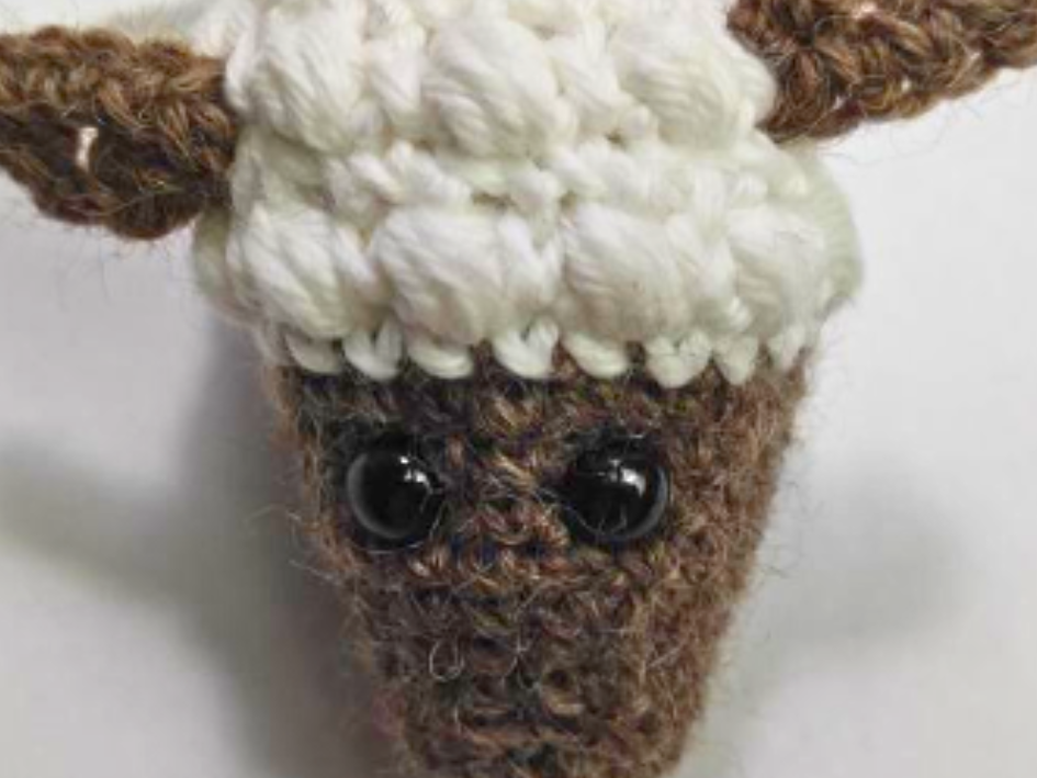 Blog-Inhaltsbild für 'Kostenlose Häkelanleitung Eierbecher Schäfchen für Ostern'