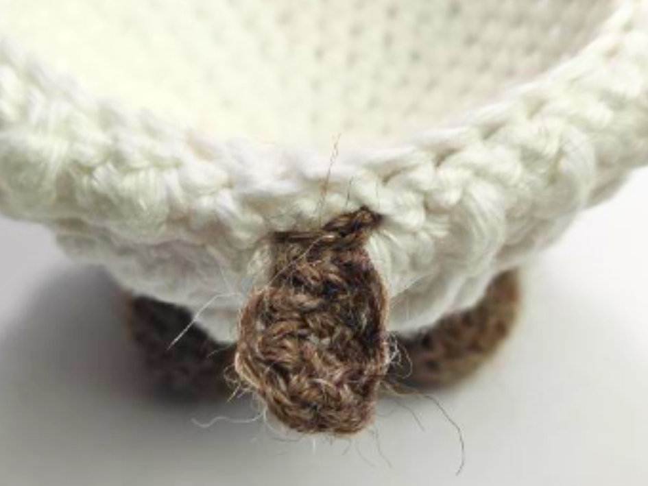 Blog-Inhaltsbild für 'Kostenlose Häkelanleitung Eierbecher Schäfchen für Ostern'