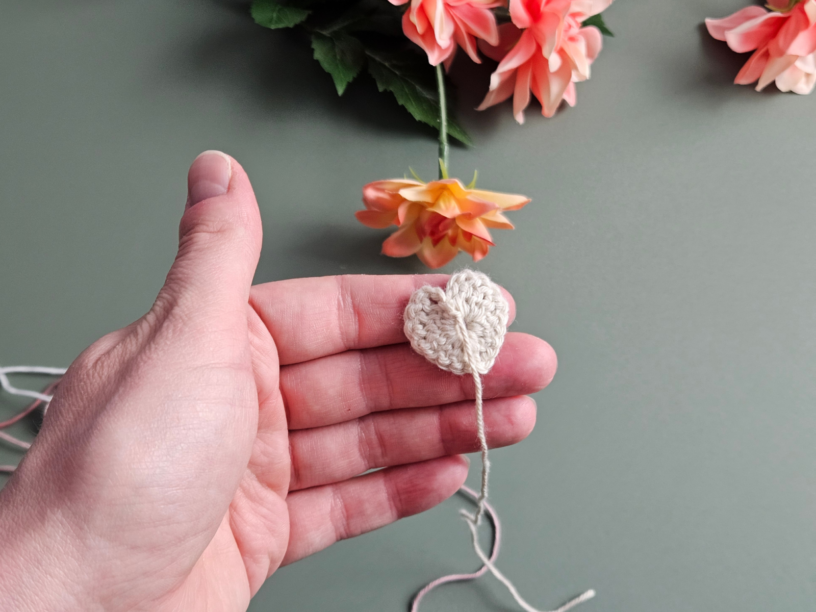 Blog-Inhaltsbild für 'Häkelprojekte für den Muttertag #2: Karte mit gehäkelter Applikation'