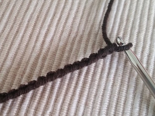 Blog-Inhaltsbild für 'Kostenlose Häkelanleitung: Feminine Slouchy-Mütze'