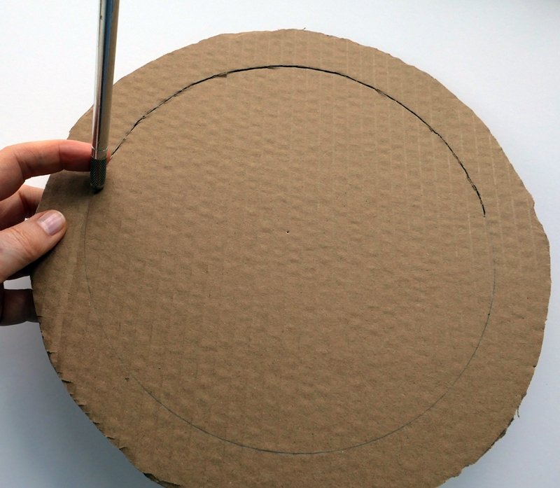 Blog-Inhaltsbild für 'Basteln mit Kindern: Wir basteln Türkränze aus Papier und Pappe'