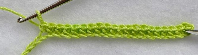 Blog-Inhaltsbild für 'Kostenlose Häkelanleitung: 3D-Blüten mit und ohne Perlen häkeln'