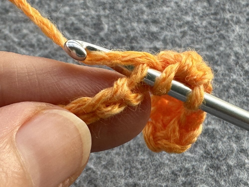 Blog-Inhaltsbild für 'Kleine Kürbisse als Schlüsselanhänger oder Taschenbaumler häkeln'