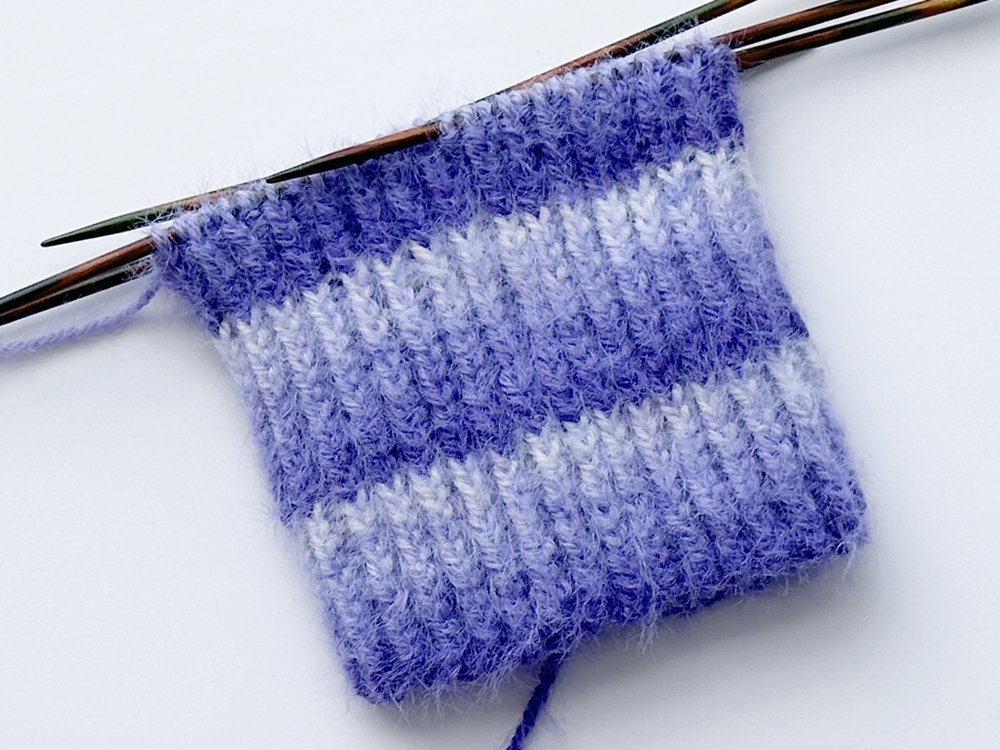 Blog-Inhaltsbild für 'Kuschelweiche Flauschsocken stricken'