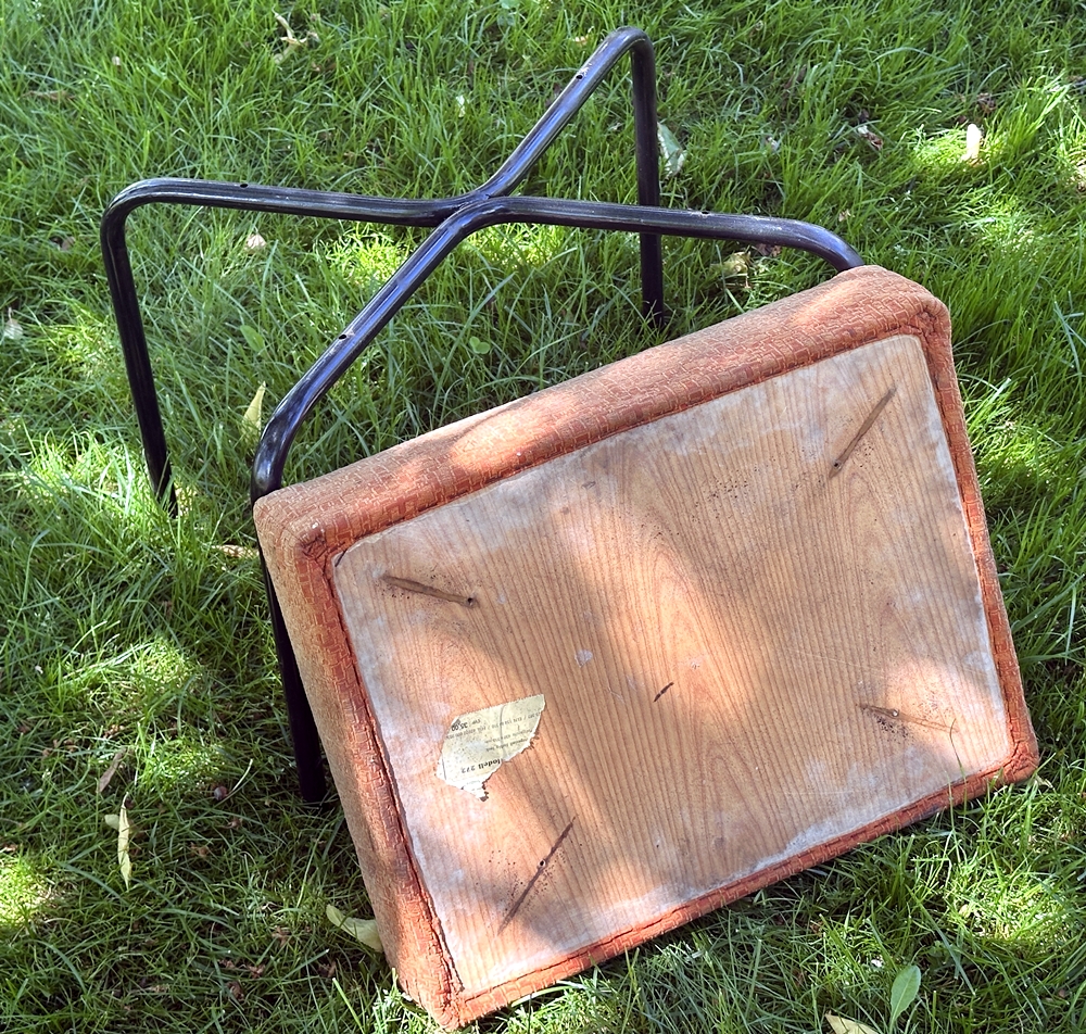 Blog-Inhaltsbild für 'DIY-Projekt: Vintage-Hocker aufhübschen'