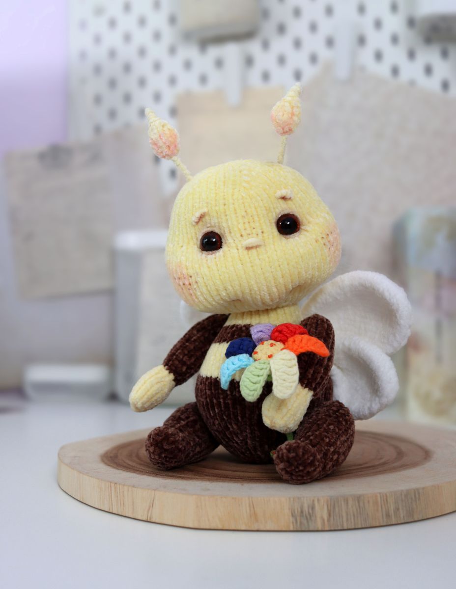 Blog content image for 'The knitted Bee'
