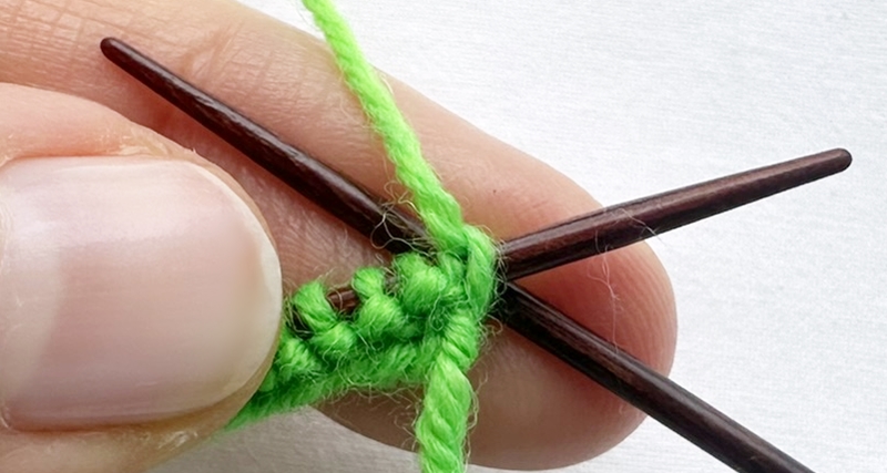 Blog-Inhaltsbild für 'Stricken mit Kindern: Kinderleichte Puppenmode für Strickanfänger'