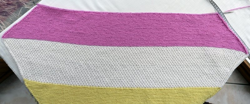 Blog-Inhaltsbild für 'Die weichste Babydecke der Welt im Mustermix - Kostenlose Strickanleitung'