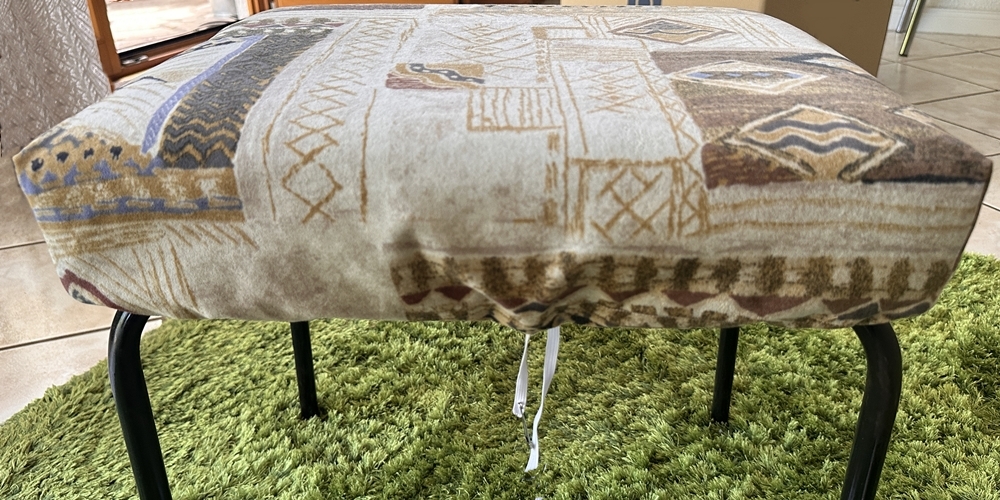 Blog-Inhaltsbild für 'DIY-Projekt: Vintage-Hocker aufhübschen'