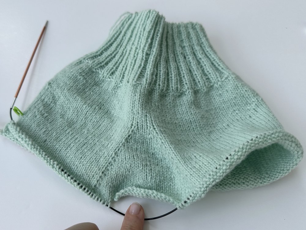 Blog-Inhaltsbild für 'Strickanleitung Babyhose in 3 Größen'