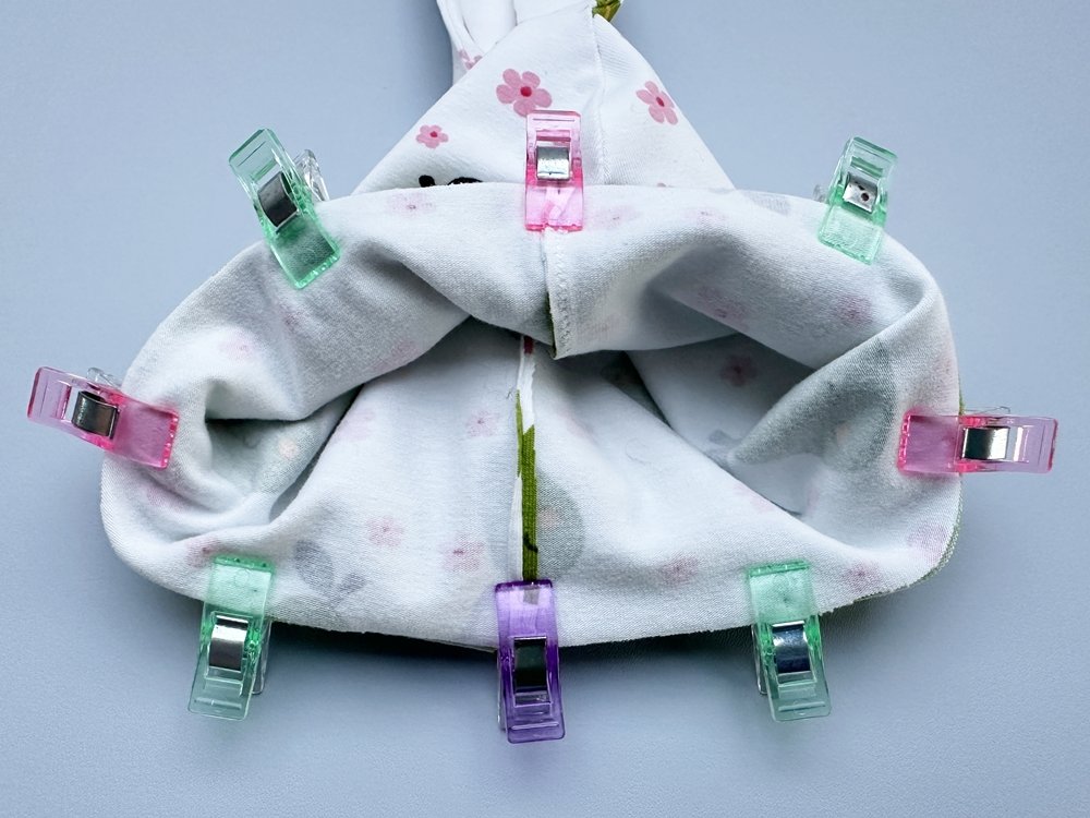 Blog-Inhaltsbild für 'Niedliche Mützen für Babys und Kleinkinder - Kostenlose Schritt-für-Schritt-Nähanleitung'