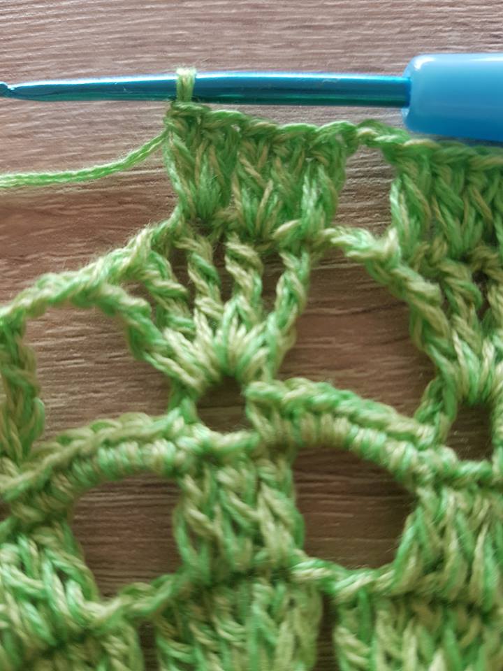 Blog-Inhaltsbild für 'Ein owltastisches Deckchen, perfekt für die Woll-Resteverwertung'