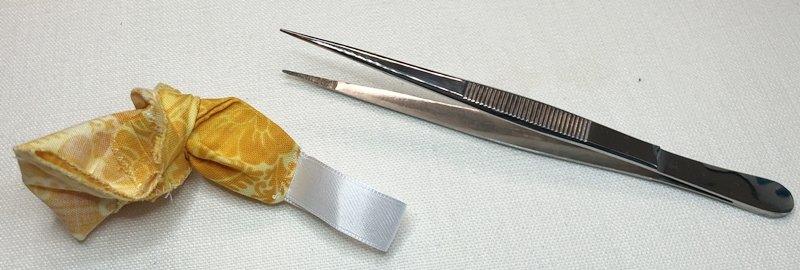 Blog-Inhaltsbild für 'Für Nähanfänger: Praktische Nähgewichte aus Stoffresten selber machen'