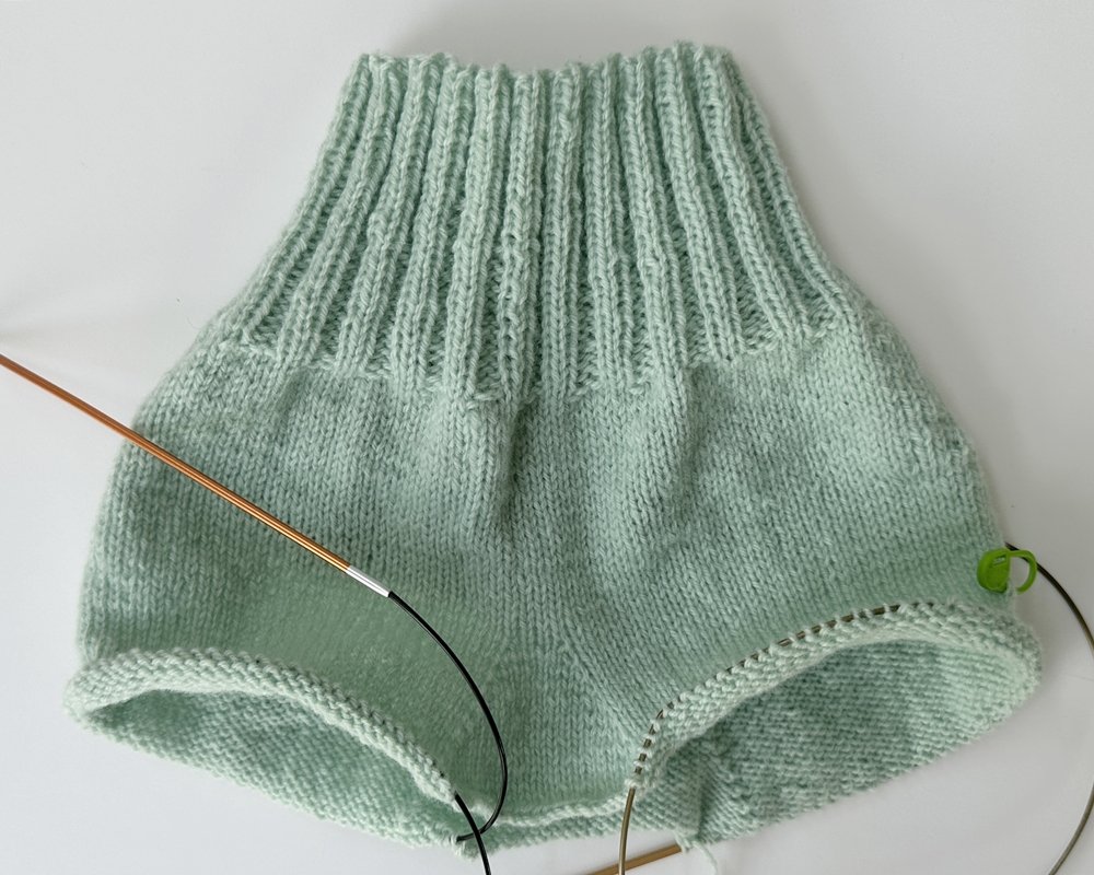 Blog-Inhaltsbild für 'Strickanleitung Babyhose in 3 Größen'
