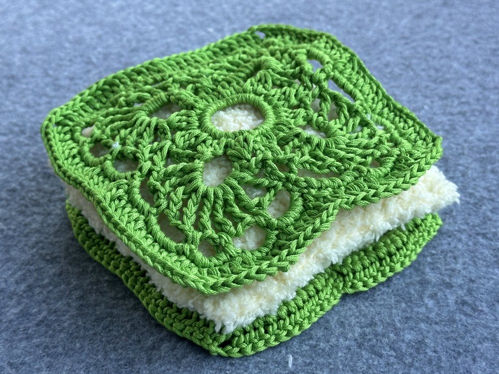 Blog-Inhaltsbild für 'Verspieltes Duftkissen oder Deko aus Garnresten - Kostenlose Häkelanleitung'