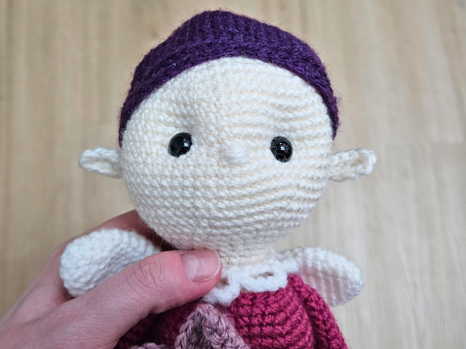 Blog content image for 'Free crochet pattern: Christmas Elf Poinsettia'