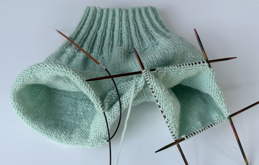 Blog-Inhaltsbild für 'Strickanleitung Babyhose in 3 Größen'