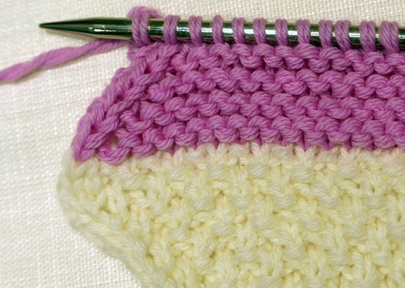 Blog-Inhaltsbild für 'Die weichste Babydecke der Welt im Mustermix - Kostenlose Strickanleitung'