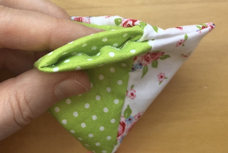 Blog-Inhaltsbild für 'Für Nähanfänger: Praktische Nähgewichte aus Stoffresten selber machen'