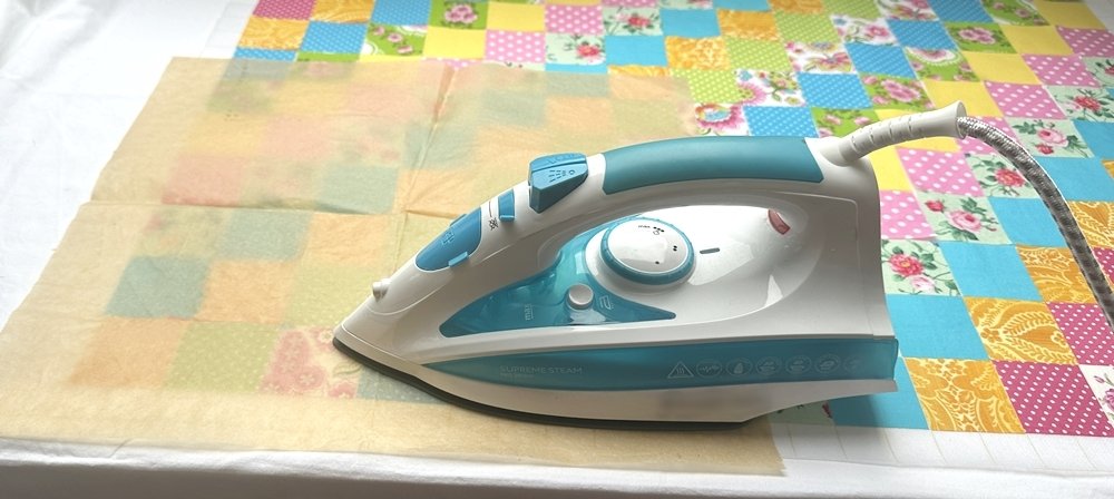 Blog-Inhaltsbild für 'Näh-Workshop Teil 2: Patchwork-Bettdecke für das Puppenbett'