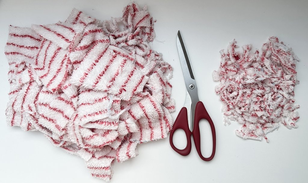 Blog-Inhaltsbild für 'Aus Alt mach Neu: Waschhandschuhe aus altem Bademantel nähen'