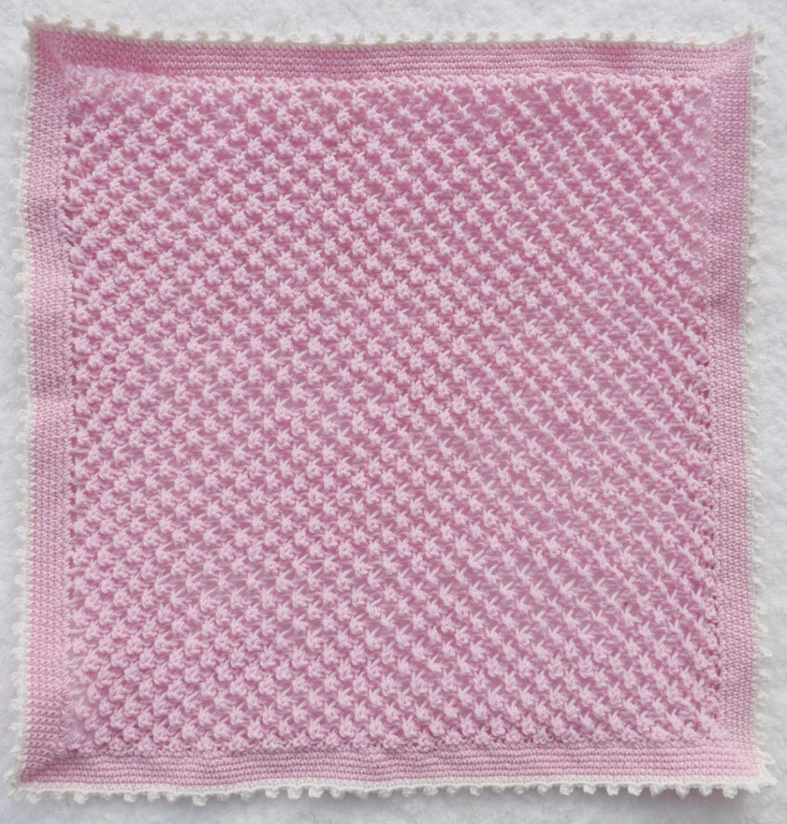 Blog-Inhaltsbild für 'Gratis Strickanleitung Decke im Röschenmuster'