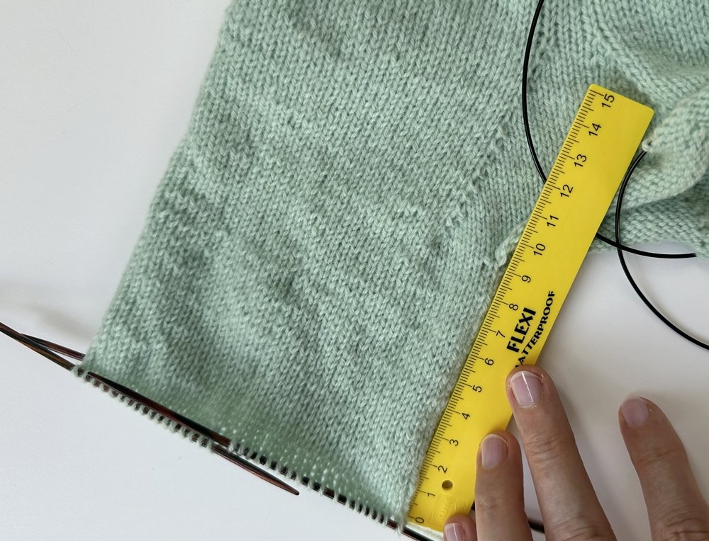 Blog-Inhaltsbild für 'Strickanleitung Babyhose in 3 Größen'