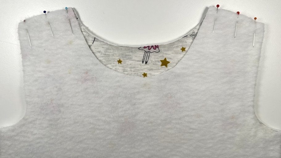 Blog-Inhaltsbild für 'Cooles Kinderkleid mit Taschen nähen'