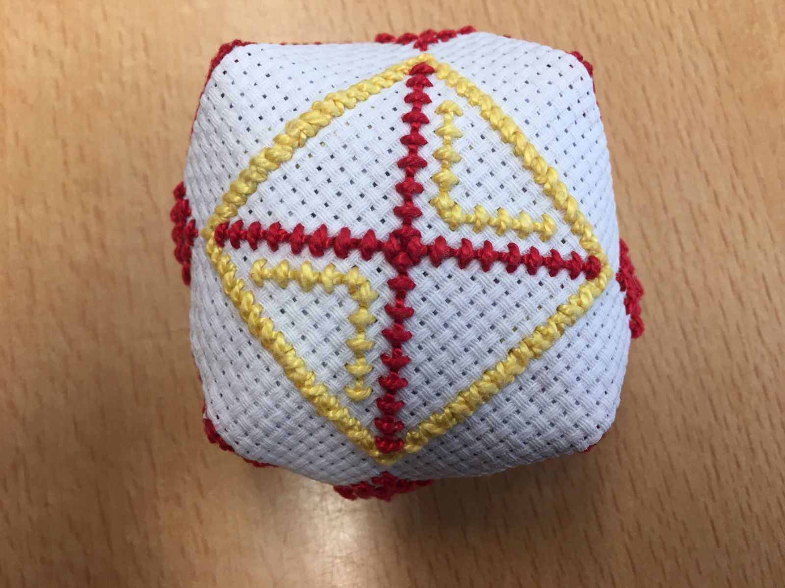 Blog-Inhaltsbild für 'Biscornu von meinen SchülerInnen'