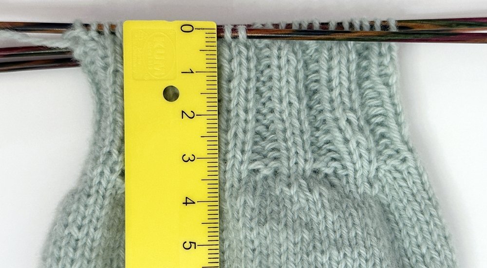 Blog-Inhaltsbild für 'Strickanleitung Babyhose in 3 Größen'