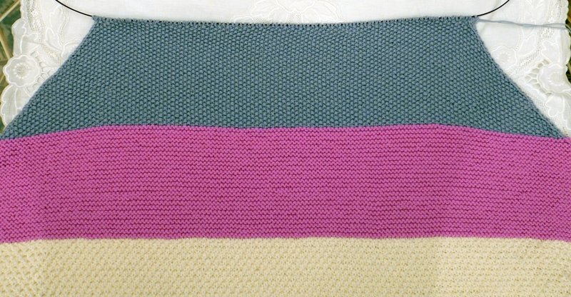 Blog-Inhaltsbild für 'Die weichste Babydecke der Welt im Mustermix - Kostenlose Strickanleitung'