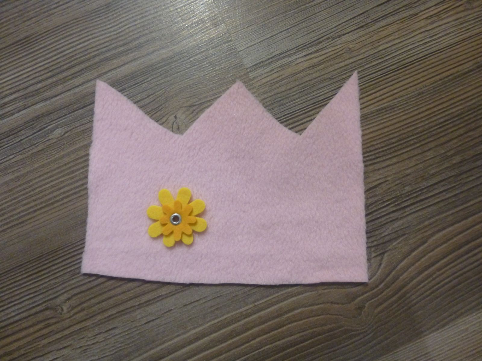 Blog-Inhaltsbild für 'Näh-Anleitung: Kronenmütze für kleine Prinzessinnen'