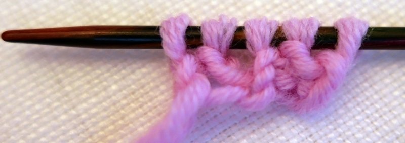 Blog-Inhaltsbild für 'Die weichste Babydecke der Welt im Mustermix - Kostenlose Strickanleitung'