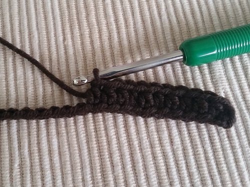 Blog-Inhaltsbild für 'Kostenlose Häkelanleitung: Feminine Slouchy-Mütze'