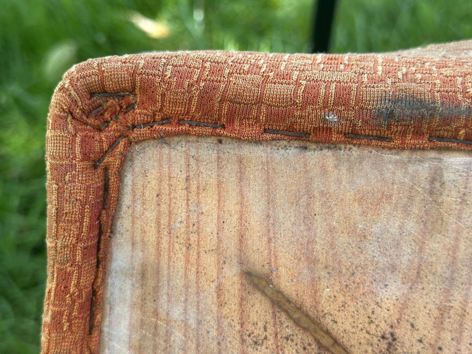 Blog-Inhaltsbild für 'DIY-Projekt: Vintage-Hocker aufhübschen'