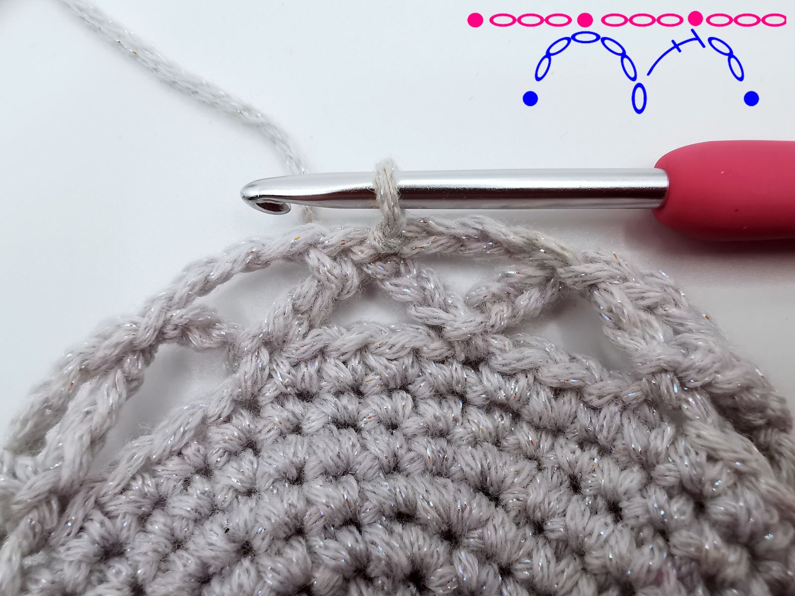 Blog-Inhaltsbild für 'Gehäkelte Windlichter – schnell gemacht, wunderschön & absolut anfängertauglich'