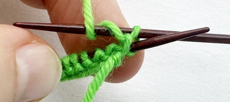 Blog-Inhaltsbild für 'Stricken mit Kindern: Kinderleichte Puppenmode für Strickanfänger'