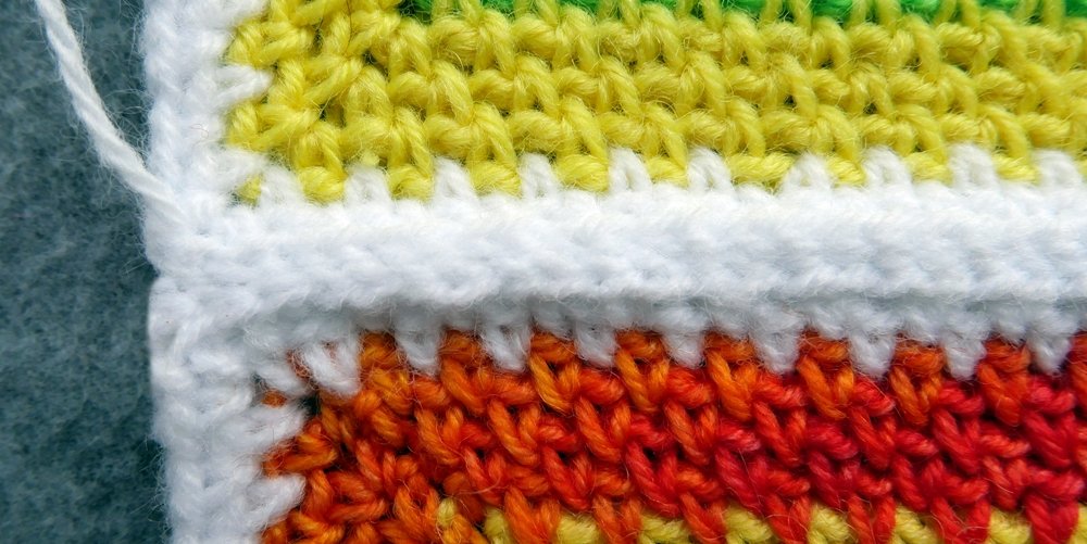 Blog-Inhaltsbild für 'Geniales Häkelmuster von innen nach außen - Kostenlose Häkelanleitung für Tasche'