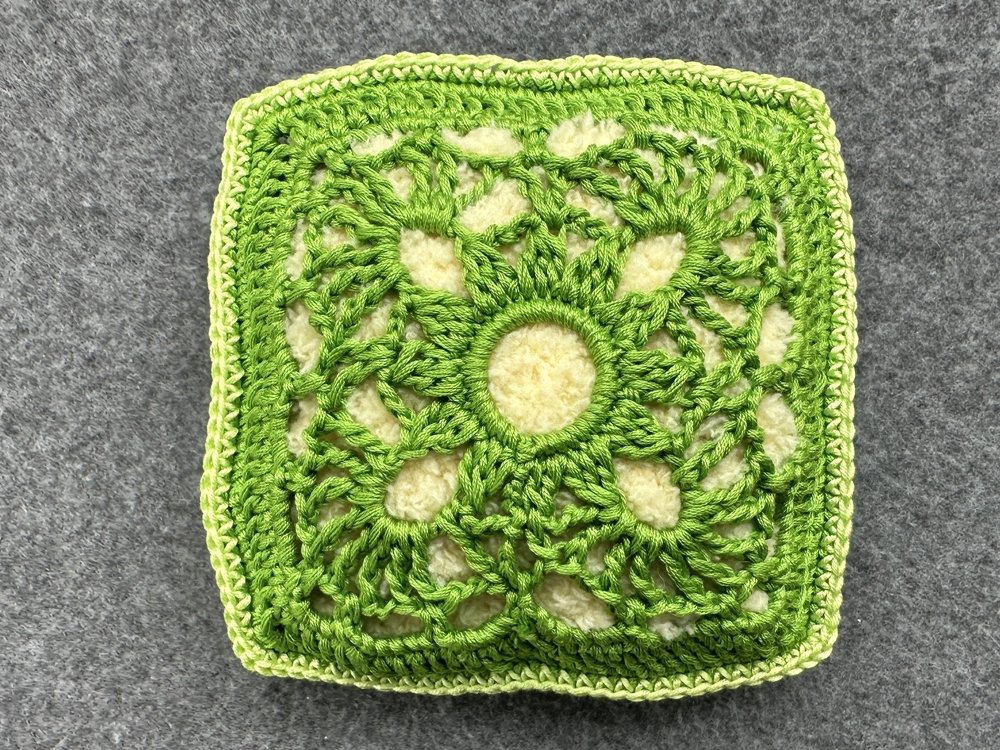 Blog-Inhaltsbild für 'Verspieltes Duftkissen oder Deko aus Garnresten - Kostenlose Häkelanleitung'