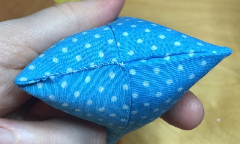 Blog-Inhaltsbild für 'Für Nähanfänger: Praktische Nähgewichte aus Stoffresten selber machen'