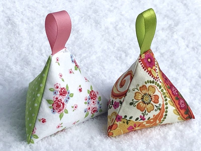 Blog-Inhaltsbild für 'Für Nähanfänger: Praktische Nähgewichte aus Stoffresten selber machen'