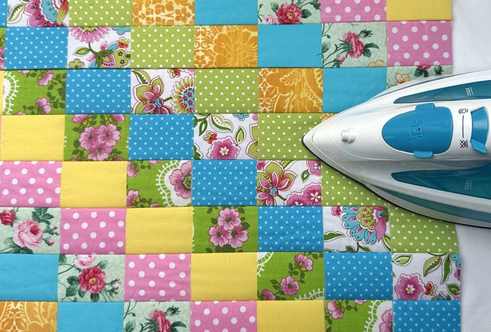 Blog-Inhaltsbild für 'Näh-Workshop Teil 2: Patchwork-Bettdecke für das Puppenbett'