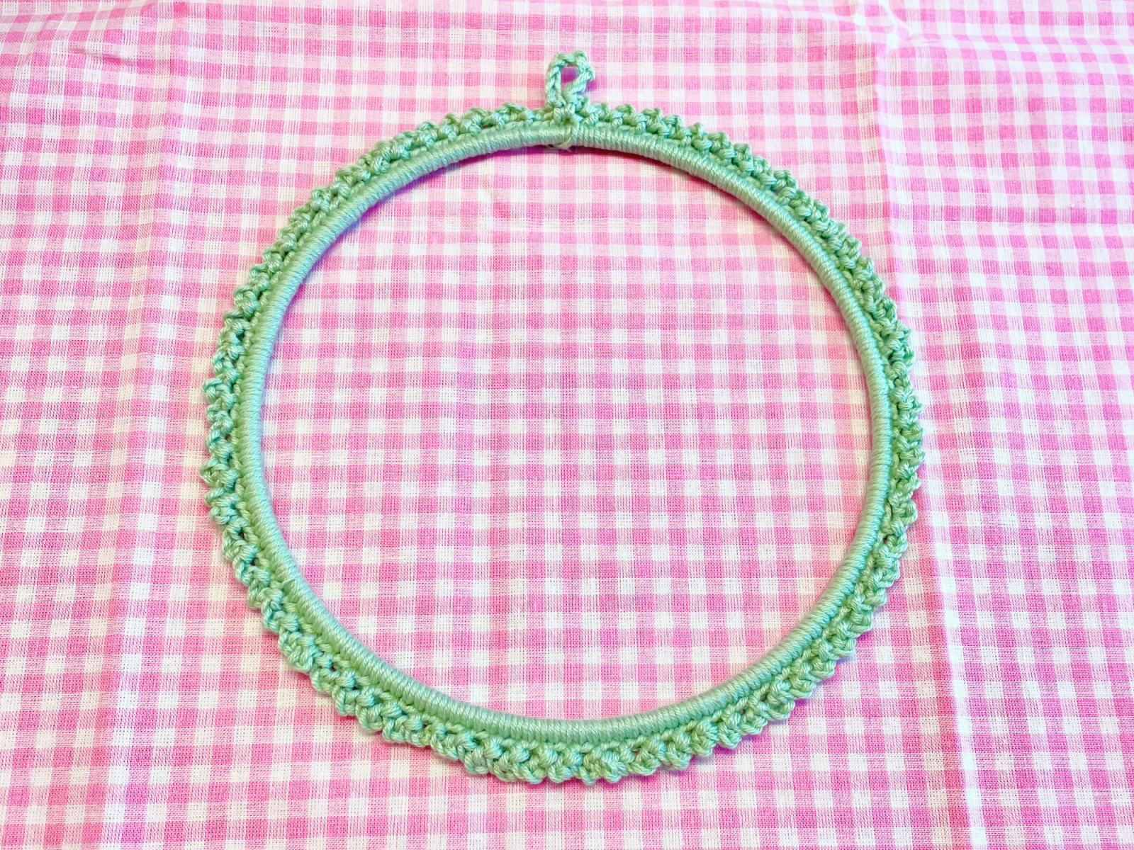 Blog-Inhaltsbild für 'Kostenlose Häkelanleitung – Frühlingsdekoration Dekoring Hase'