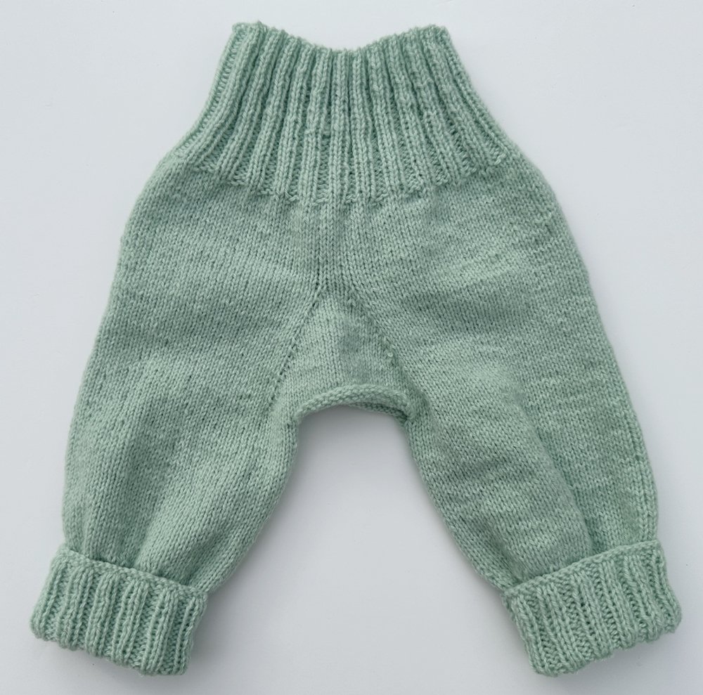 Blog-Inhaltsbild für 'Strickanleitung Babyhose in 3 Größen'
