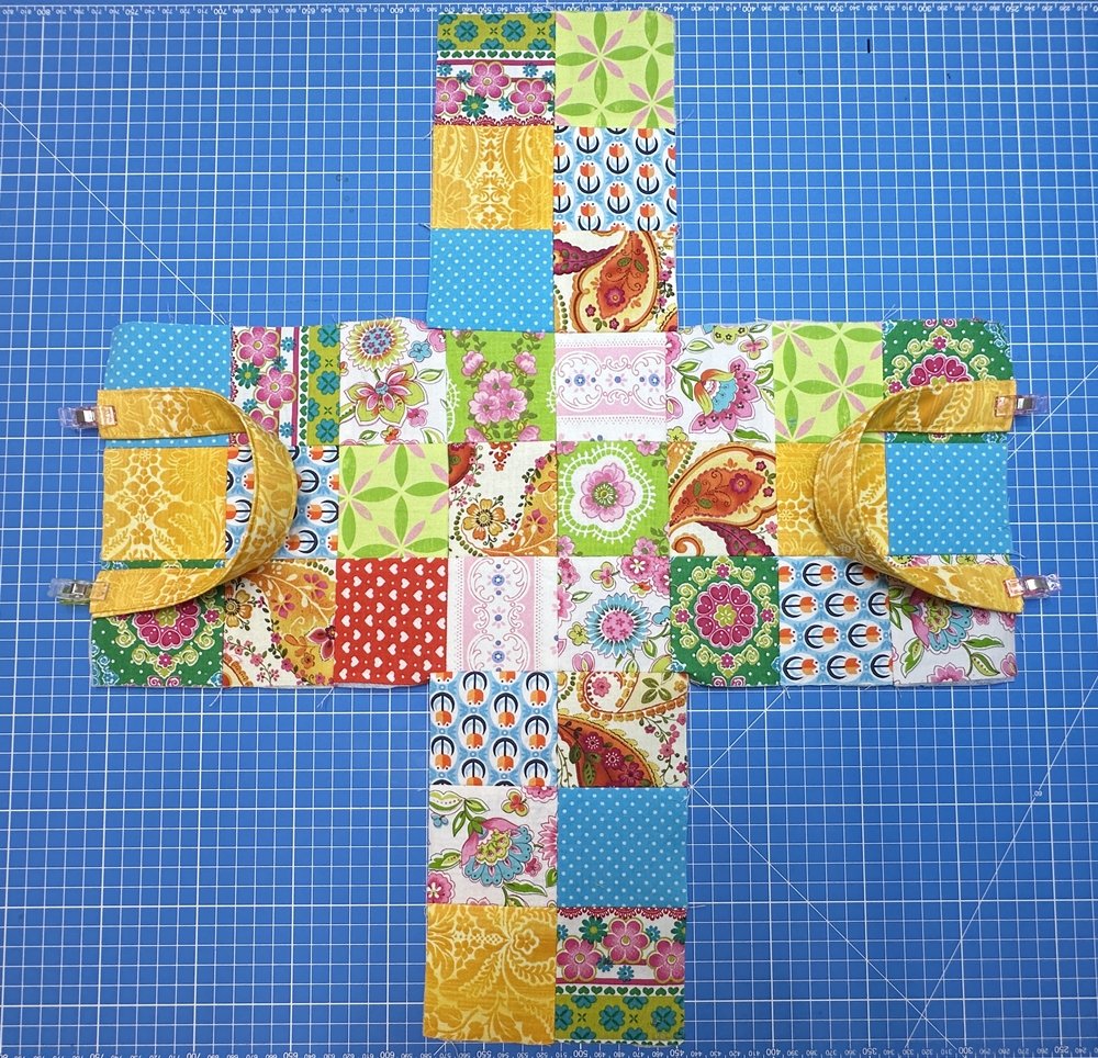 Blog-Inhaltsbild für 'Kindertasche im Patchwork-Style - Kostenlose Nähanleitung'