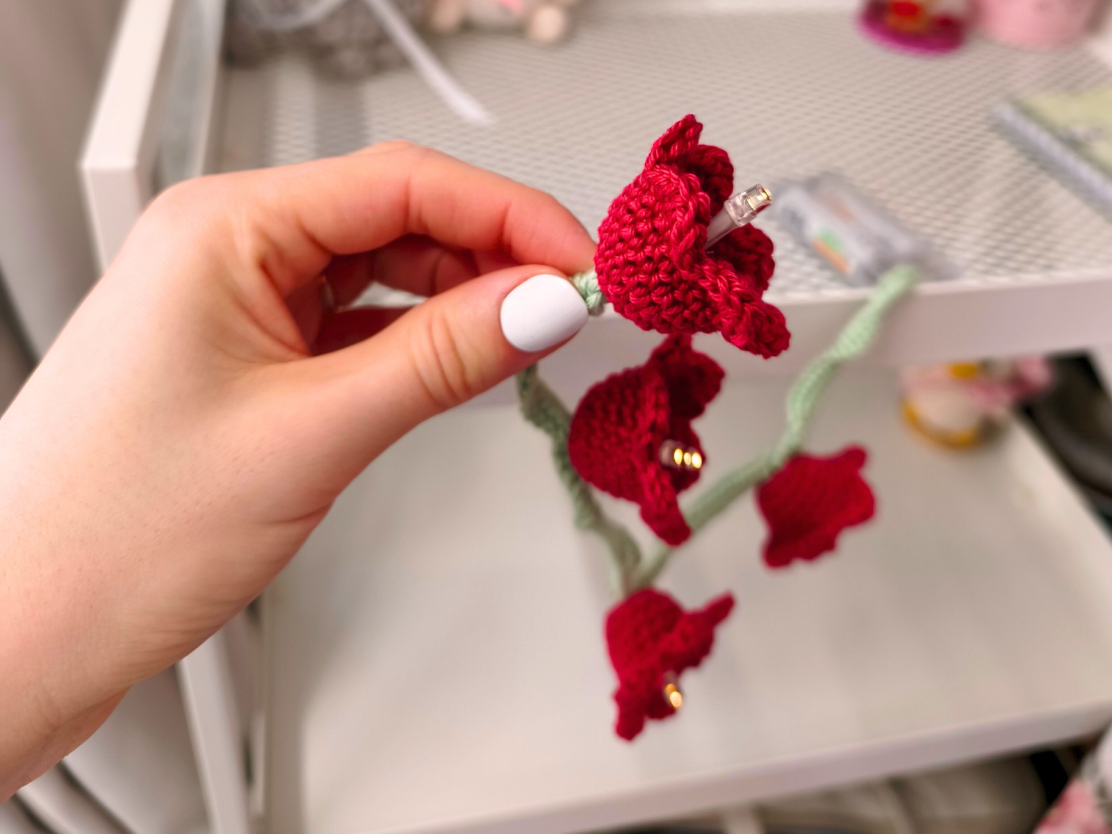 Blog-Inhaltsbild für 'Kostenlose Häkelanleitung – Lichterkette mit Blüten'