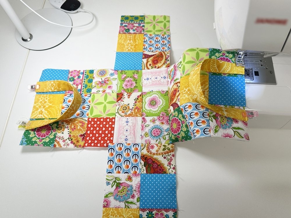 Blog-Inhaltsbild für 'Kindertasche im Patchwork-Style - Kostenlose Nähanleitung'