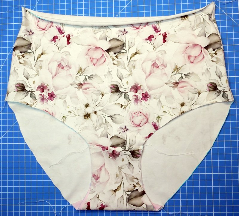 Blog-Inhaltsbild für 'Damenslips einfach selber nähen - Teil 2: Bündchen einfassen, Varianten, Tipps und Tricks'